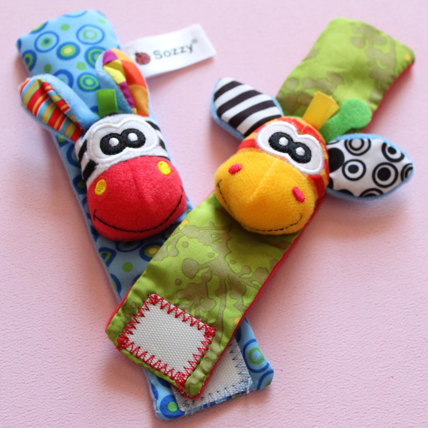 Juego de pulseras con sonajero