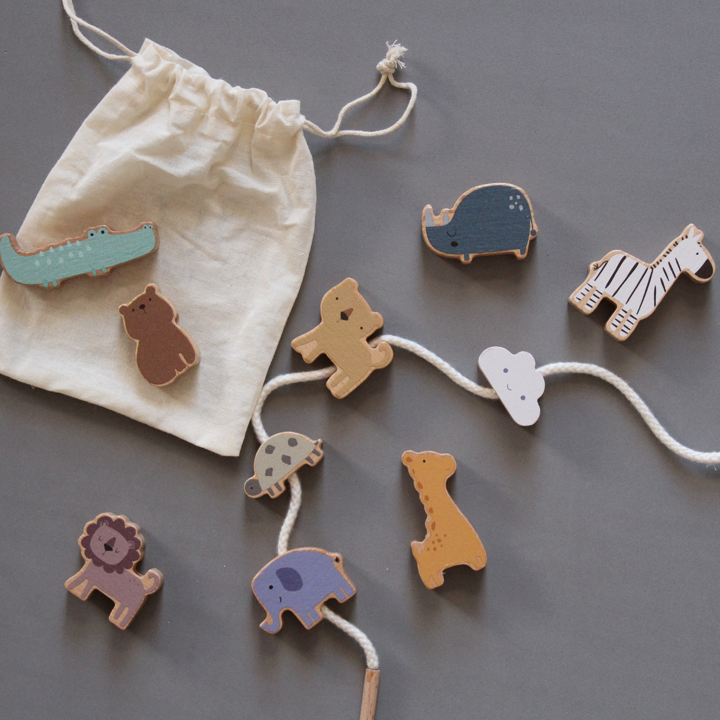 Juego de ensarte de animalitos